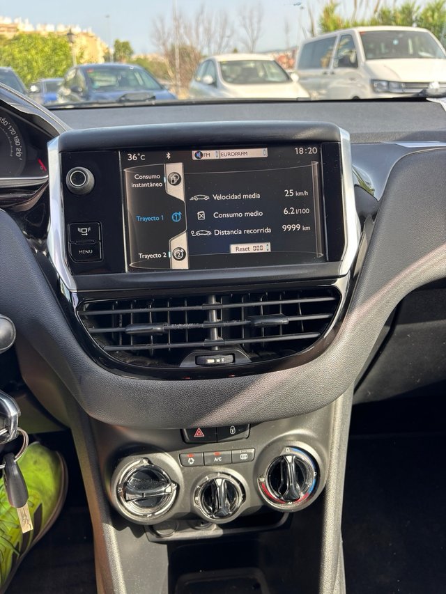 Peugeot 208 2014
