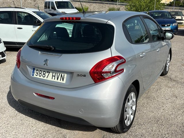 Peugeot 208 2014
