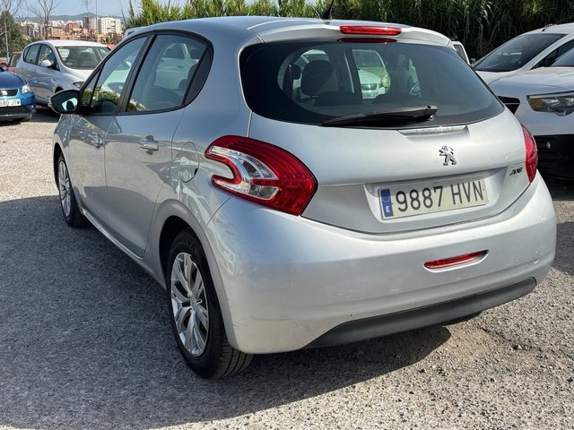 Peugeot 208 2014