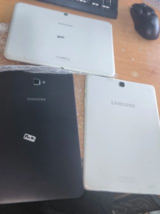 3 Tablets Samsung (fallan placa base)