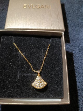 Colgante Bvlgari con cadena