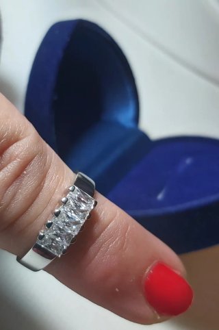 Anillo Oro Blanco con 5 Circonitas Talla Princesa