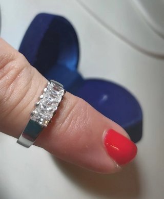 Anillo Oro Blanco con 5 Circonitas Talla Princesa
