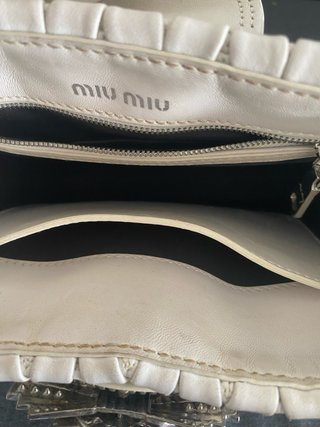 Bolso Miu Miu Blanco con Adornos Plateados