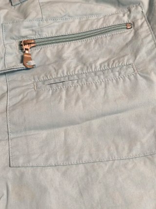 Bermudas azul claro con cremalleras