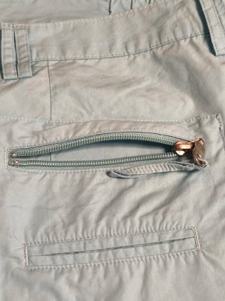 Bermudas azul claro con cremalleras