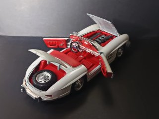 Burago Mercedes Benz 300 SL Roadster scala 1:18