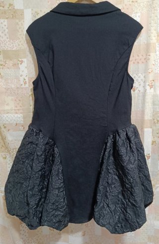 Vestido negro original botones corazón