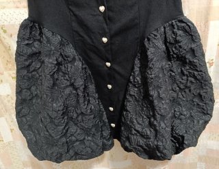 Vestido negro original botones corazón
