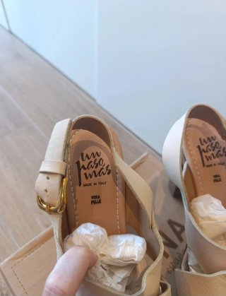 Sandalias beige tacón imitación madera talla 38