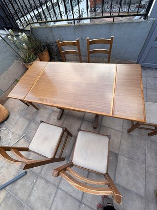 Mesa extensible madera con 4 sillas