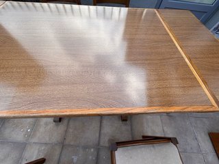Mesa extensible madera con 4 sillas