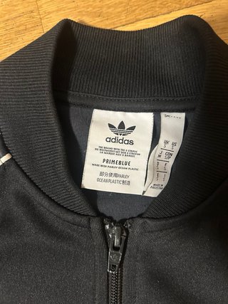 Chaqueta Adidas Negra con Rayas Blancas