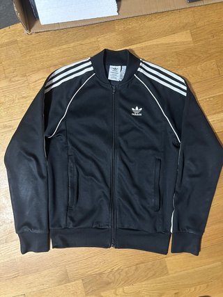 Chaqueta Adidas Negra con Rayas Blancas