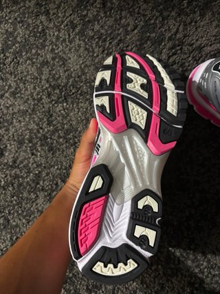 Asics Gel Kayano rosas y plateadas