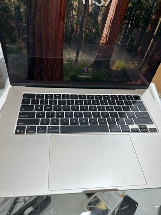 MacBook Air 15” M4 256GB Plata 5 Ciclos