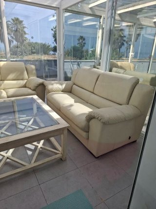 2 Sofás de piel beige
