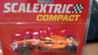 Carro F1 Scalextric Compact Laranja 1:43