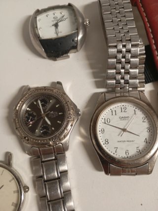 Lote de relojes varios,nose si funciona para pieza