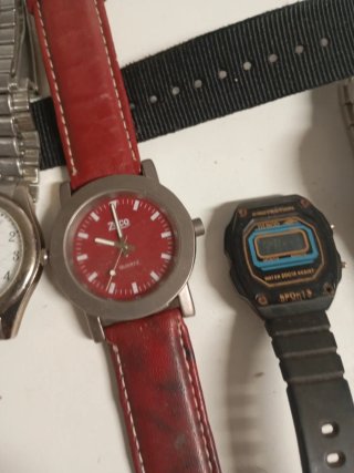Lote de relojes varios,nose si funciona para pieza