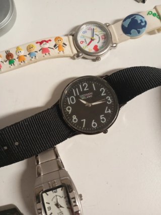 Lote de relojes varios,nose si funciona para pieza