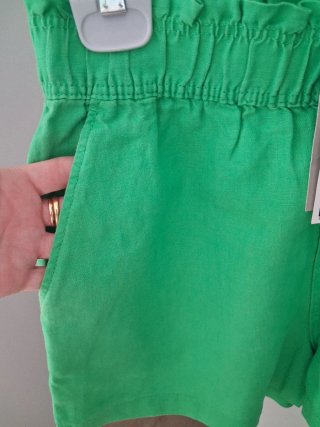 Shorts verdes de lino