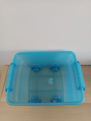 Caja infantil con ruedas