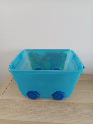 Caja infantil con ruedas