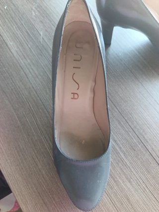 Zapatos de tacón Unisa grises elegantes