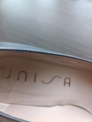 Zapatos de tacón Unisa grises elegantes