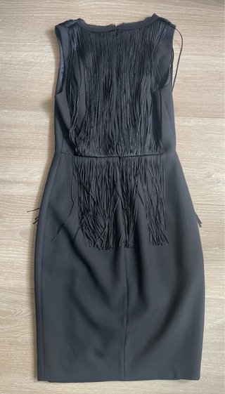 Vestido negro con flecos