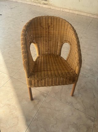 Sillón de mimbre para niño