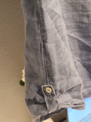Camiseta azul con encaje