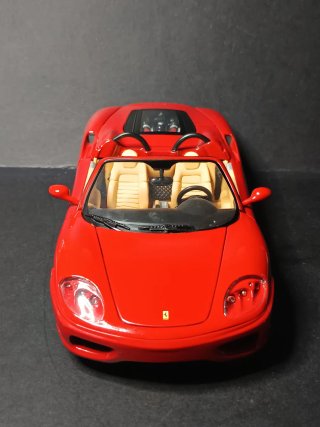 Ferrari 360 Modena Spider scala 1:18