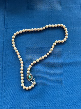 Collar de perlas cultivadas con cierre turquesa