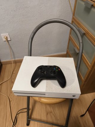 Xbox One S Blanca (se aceptan negociaciones).