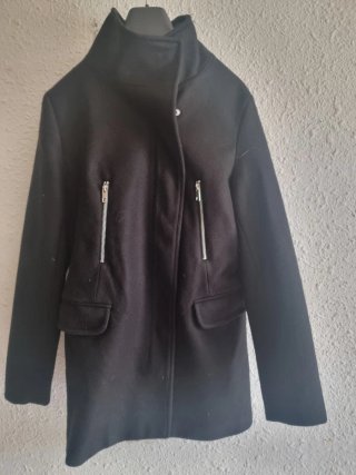 Abrigo Bershka Negro Talla M