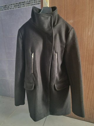 Abrigo Bershka Negro Talla M