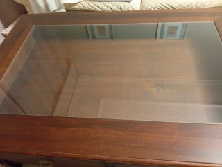 Mesa de centro de madera y cristal