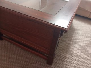 Mesa de centro de madera y cristal