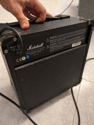 Guitarra eléctrica y amplificador