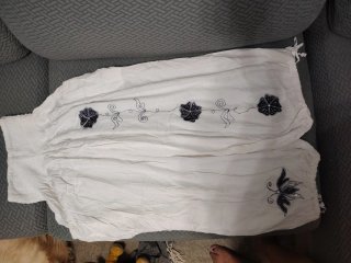 Dos pantalones de verano con diseño floral