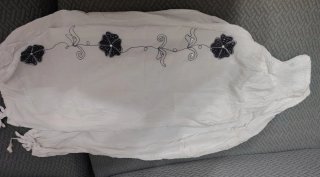 Dos pantalones de verano con diseño floral