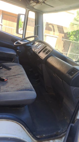 Nissan Atleon 2002