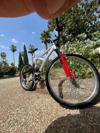 Bicicleta de montaña grande 26 plateada