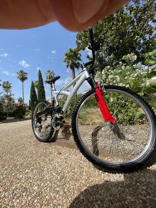 Bicicleta de montaña grande 26 plateada
