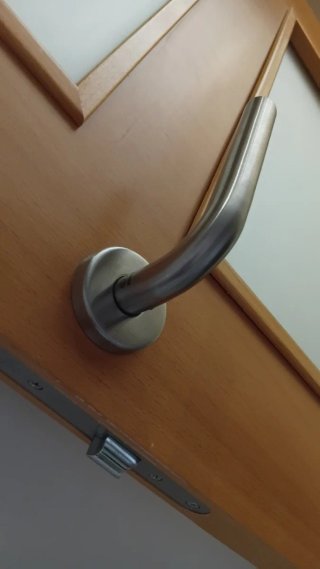 Puerta madera y cristal