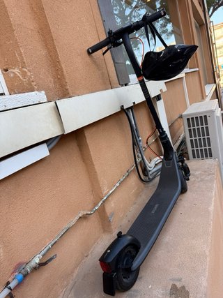 Patinete eléctrico en buen estado tiene dos meses