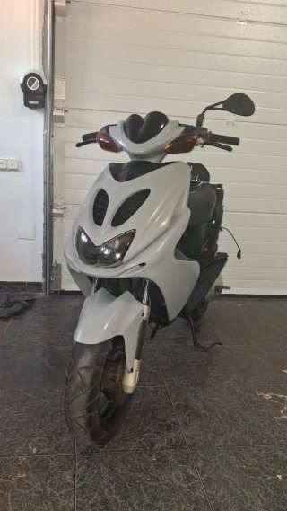 Yamaha Aerox 50 gris