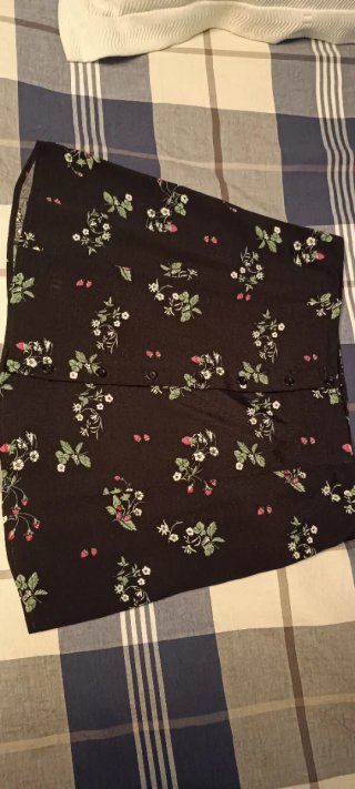 Falda corta con estampado de flores